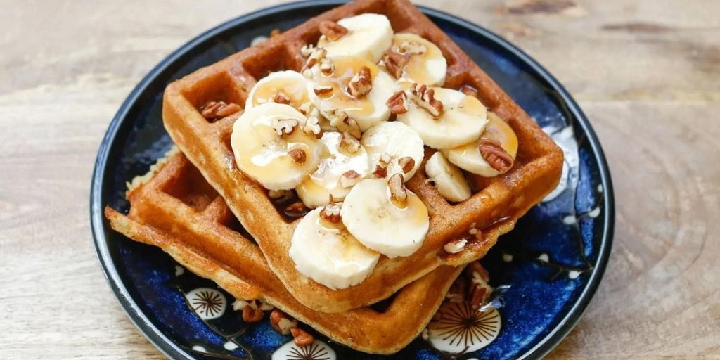 This 3-Ingredient Banana Waffle Recipe Preps Fast in Your Blender