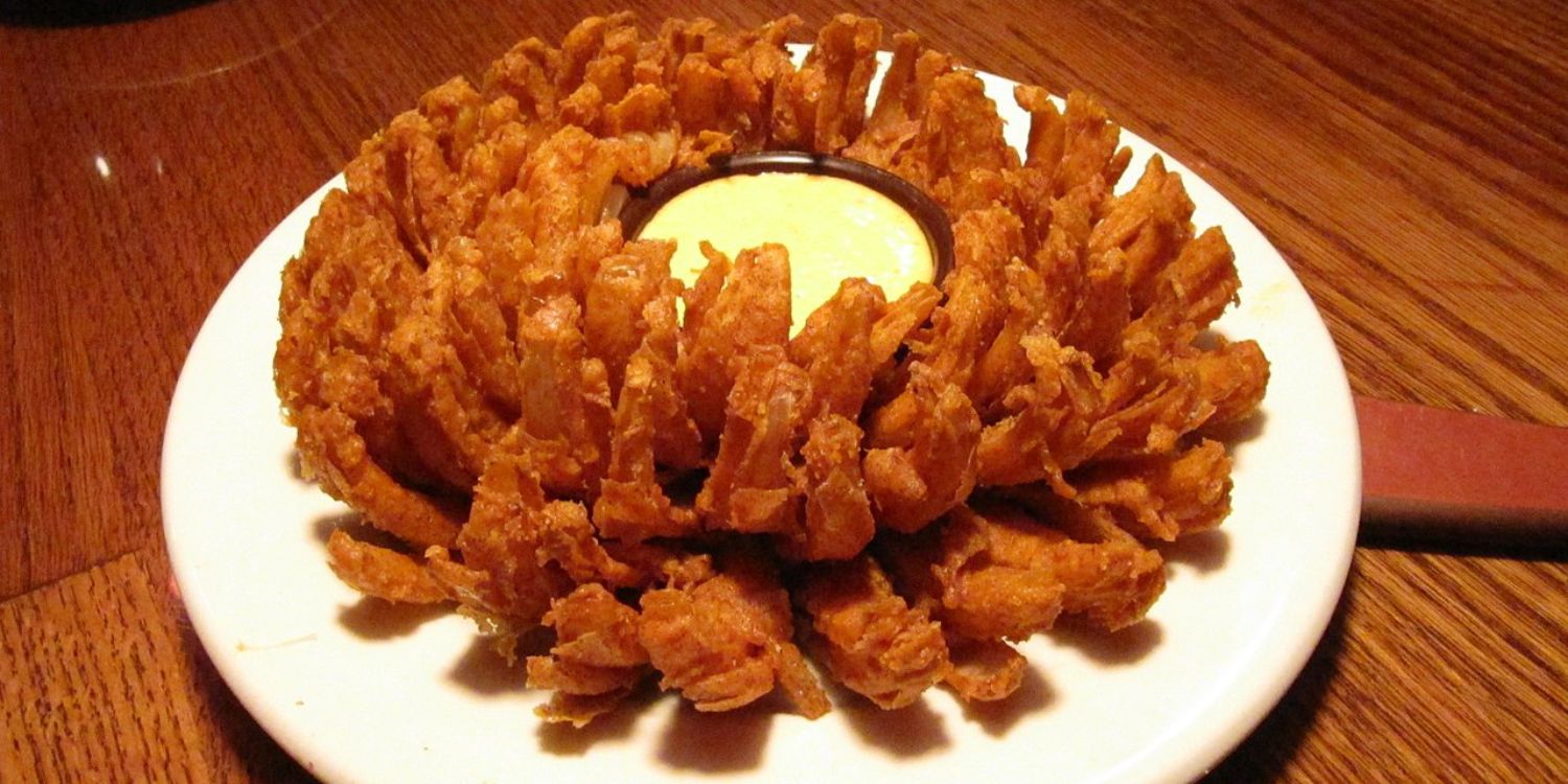 This Easy Air-Fryer Bloomin’ Onion Is Crunchy, Delicious — & Has 66 Grams Less Fat Than the Original