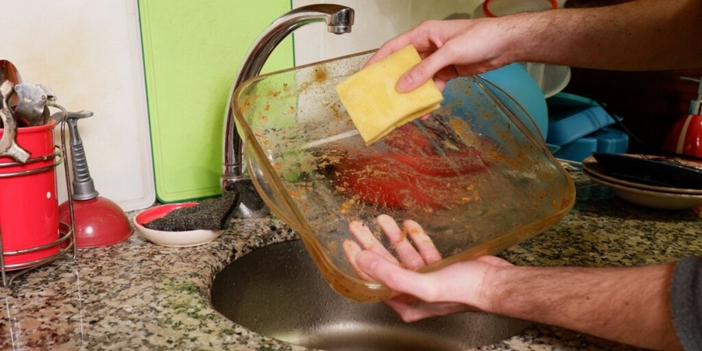 Clean Your Casserole Dishes Easily with This Two-Ingredient Hack